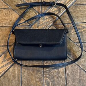 Universal Thread Black Crossbody Bag